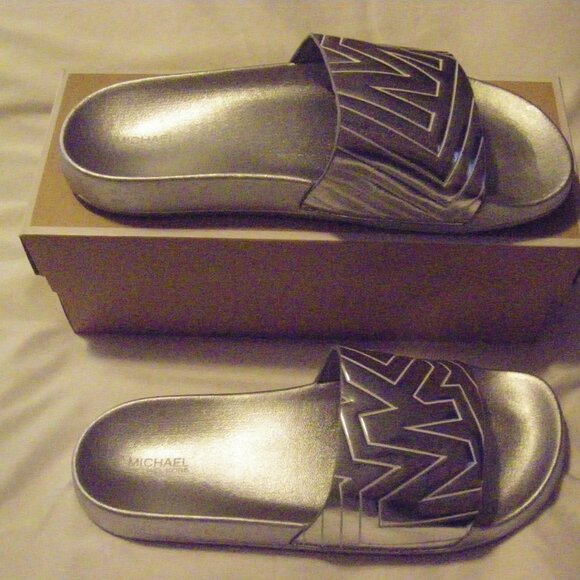 Michael Kors Gilmore Slides Metallic Silver MK Logo Women's Size 10 New In Box - Picture 13 of 15